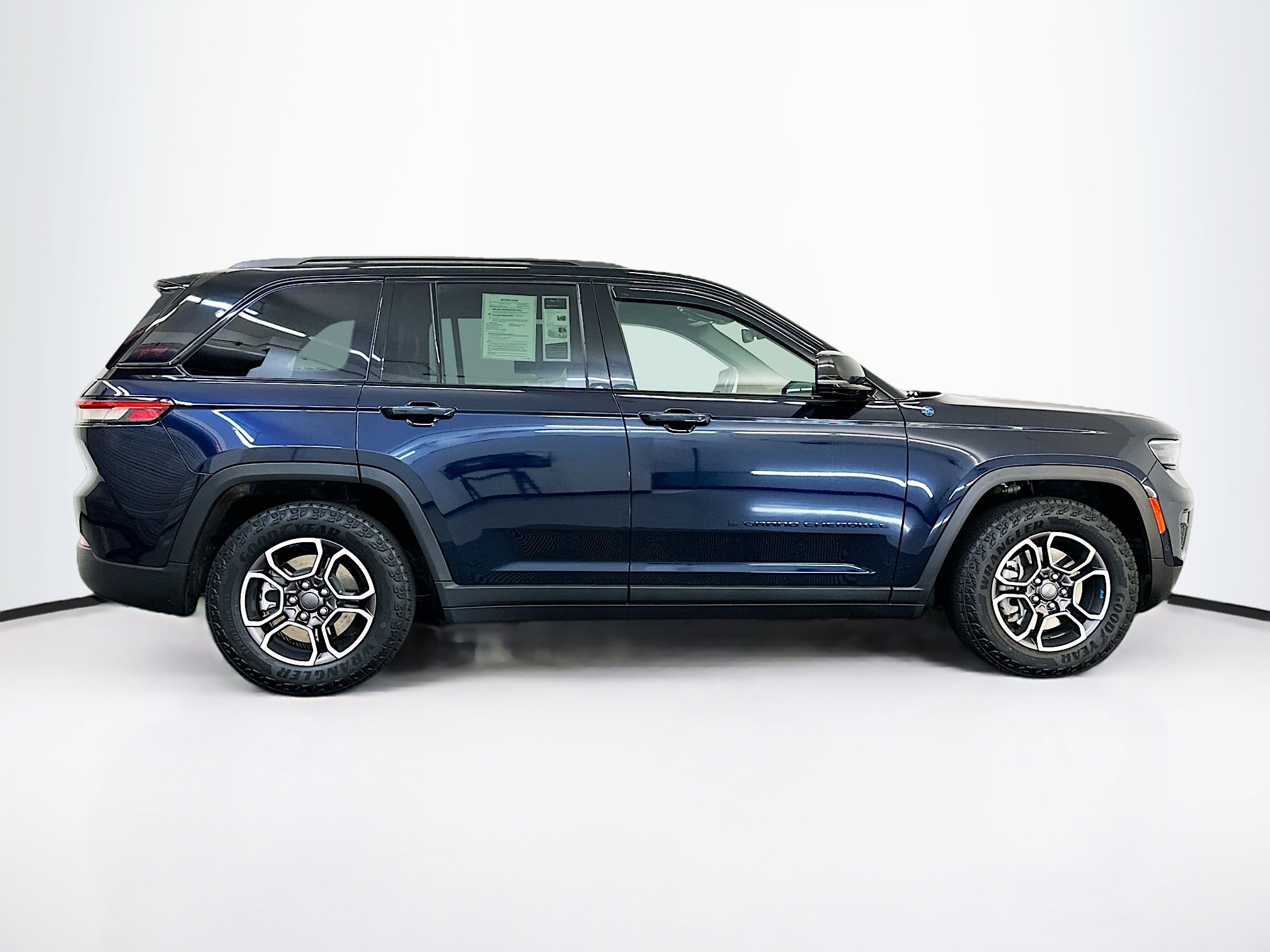 Used 2022 Jeep Grand Cherokee Trailhawk w/ Advanced Protech Group II image 10
