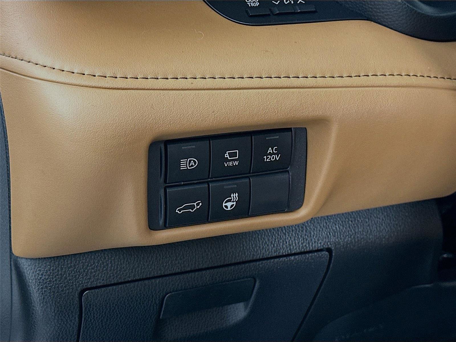 Used 2025 Toyota Highlander Platinum image 14