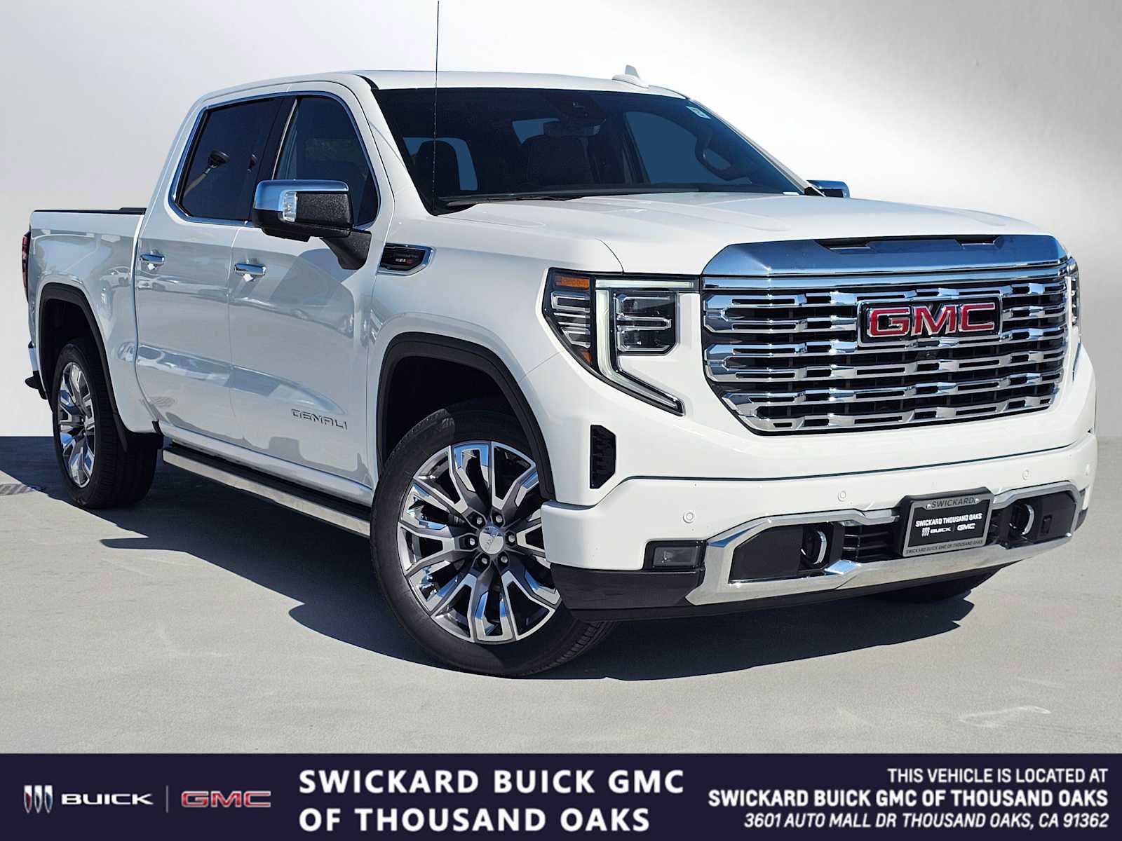 Used 2024 GMC Sierra 1500 Denali w/ Denali Reserve Package AWD/4WD image 1