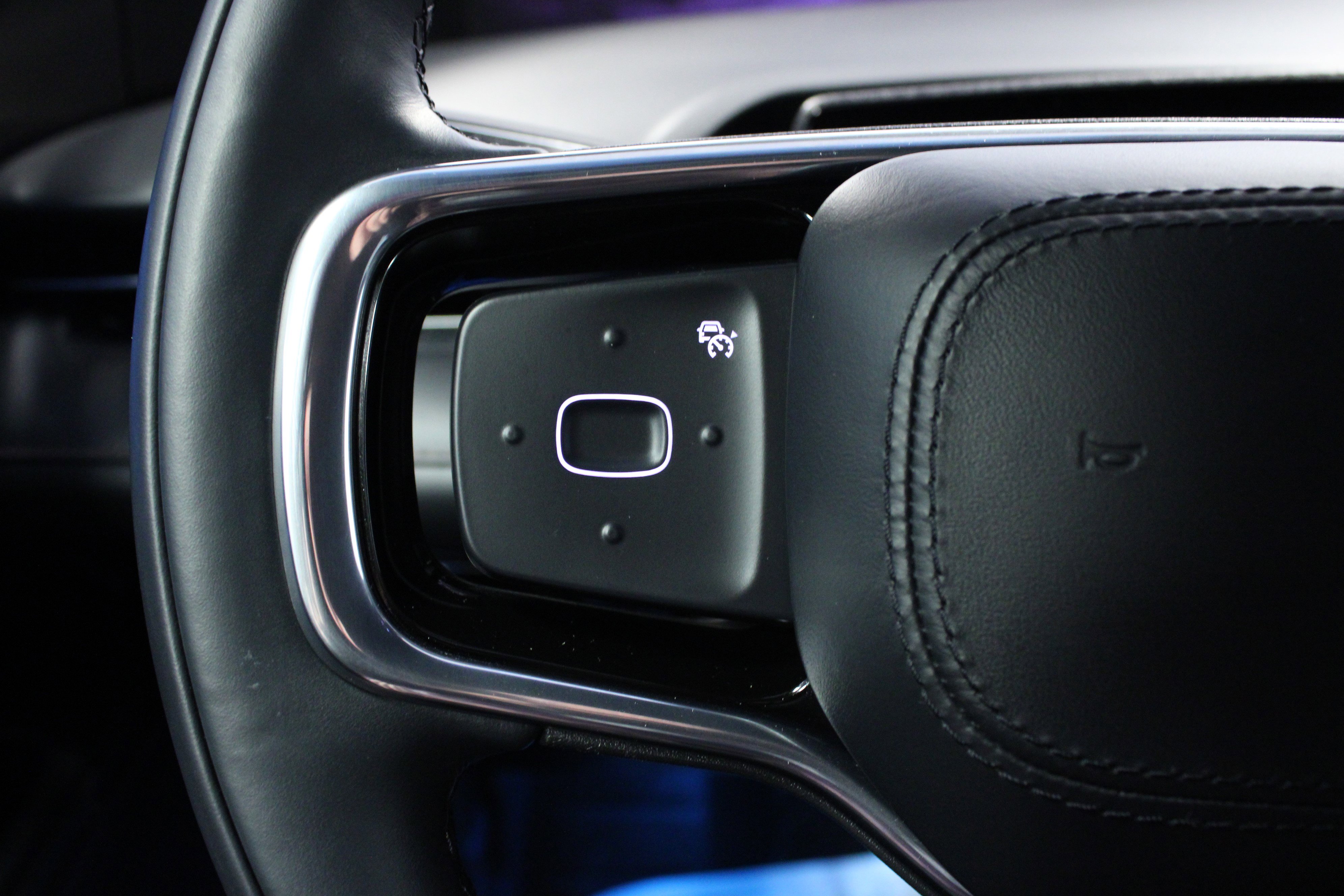 Used 2024 Lincoln Nautilus Reserve w/ Jet Appearance Package (87T) image 20