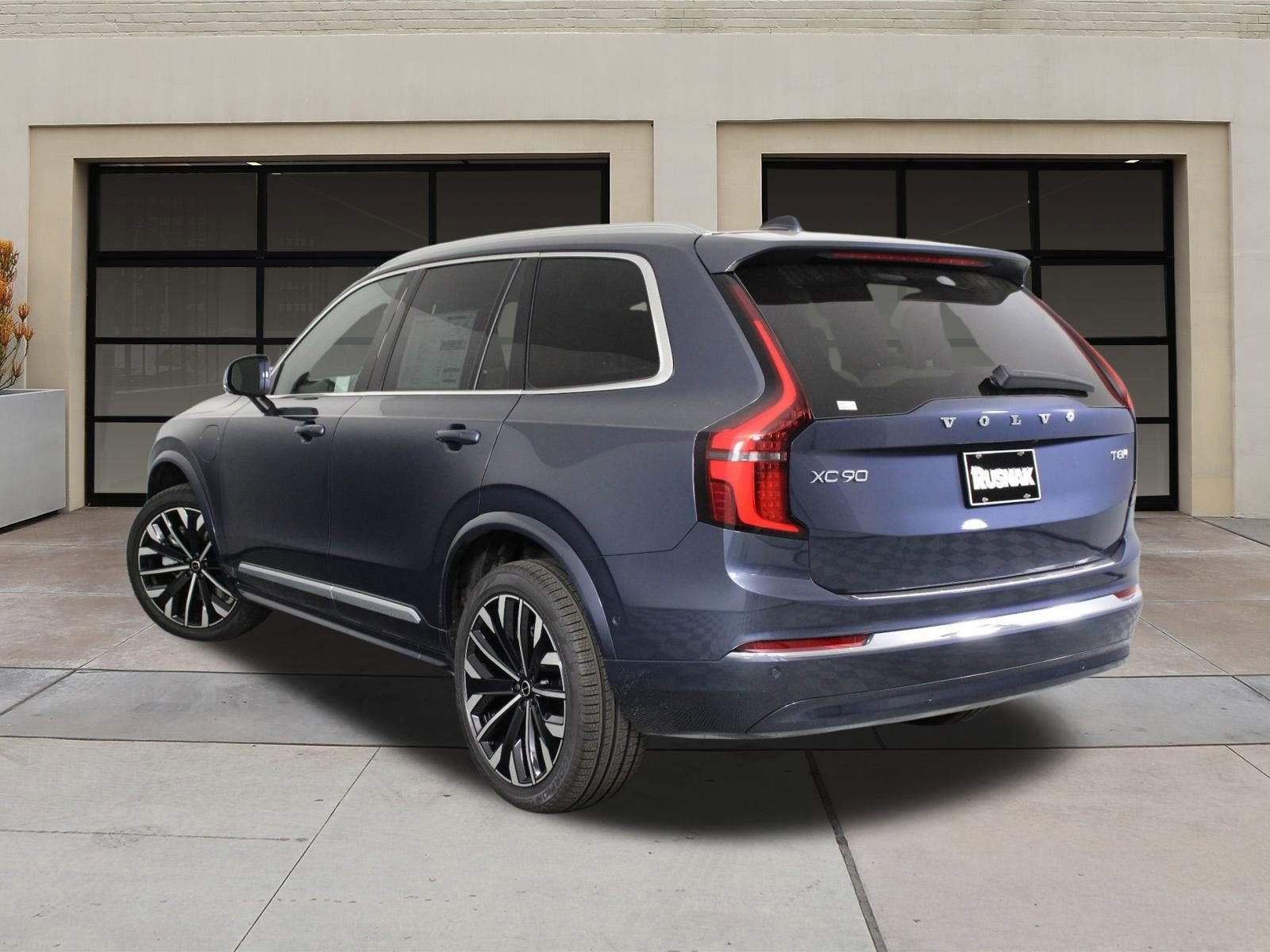 New 2026 Volvo XC90 T8 Plus w/ Protection Package Premier image 3