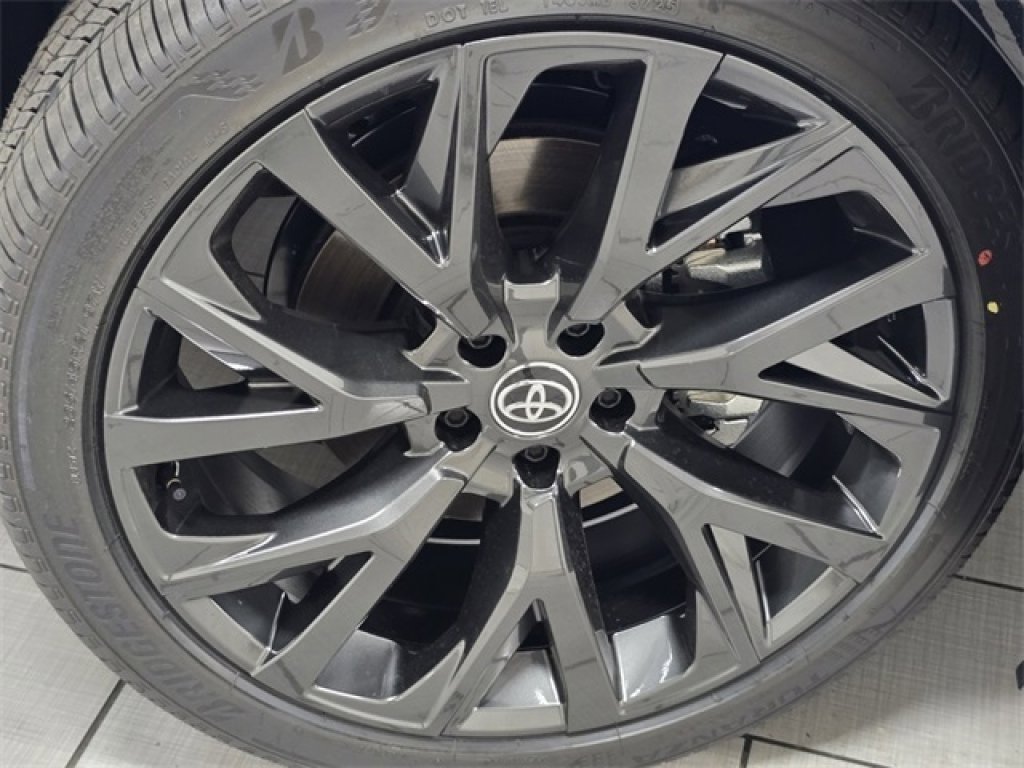 New 2025 Toyota Crown Signia image 8