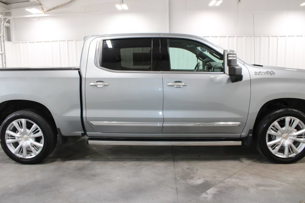 Used 2025 Chevrolet Silverado 1500 High Country w/ High Country Premium Package AWD/4WD image 11