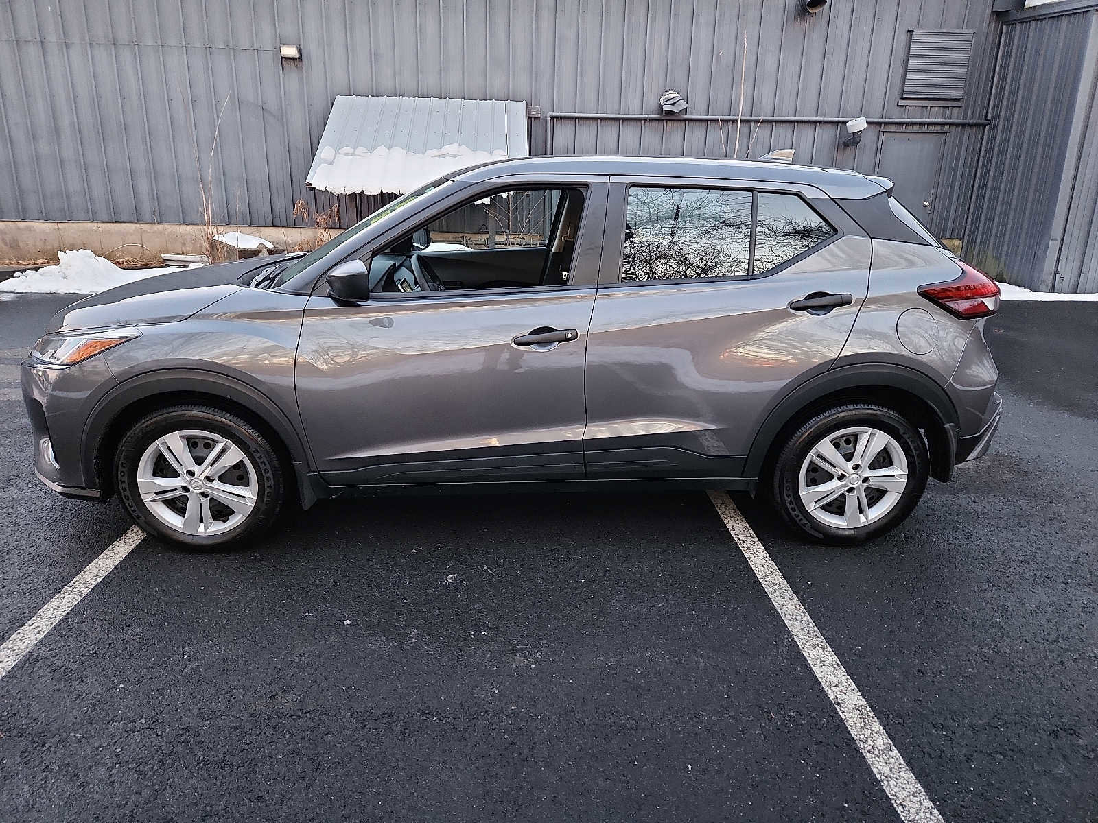 Used 2023 Nissan Kicks S image 7