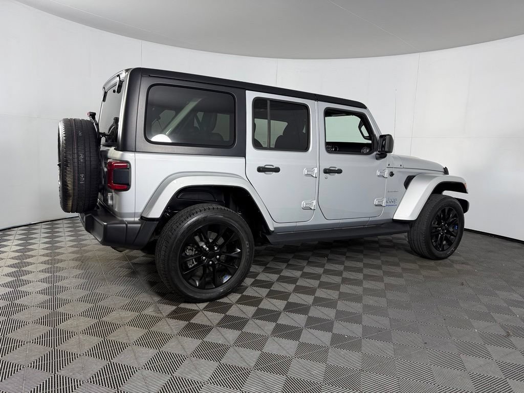 Used 2023 Jeep Wrangler Unlimited Sahara AWD/4WD image 7