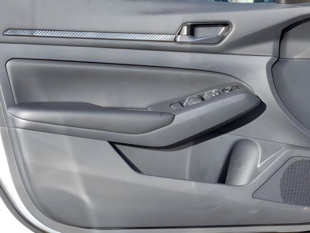 Certified 2025 Nissan Altima 2.5 S FWD image 12