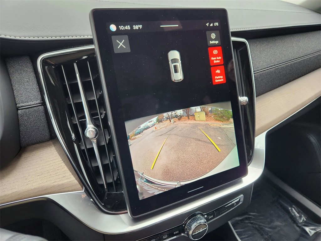 Used 2025 Volvo XC90 B6 Core w/ Protection Package Premier image 13