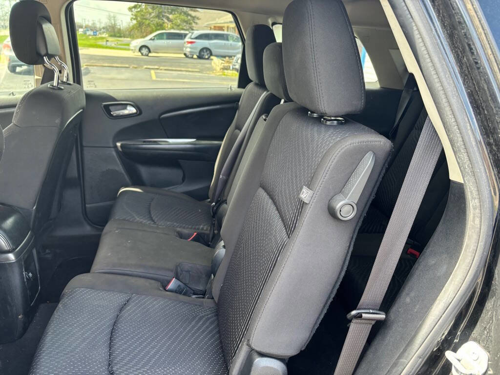 Used 2017 Dodge Journey SXT w/ Comfort/Convenience Group image 9