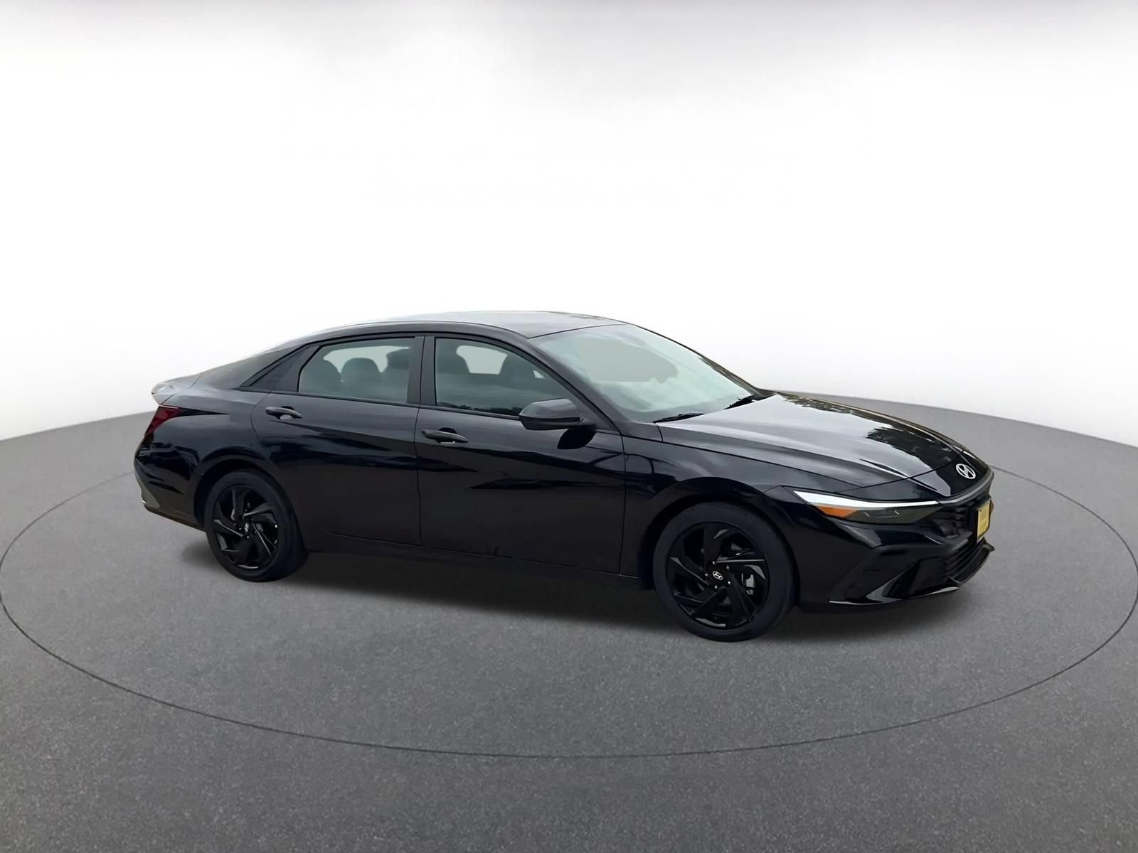 Used 2026 Hyundai Elantra Sport FWD image 2
