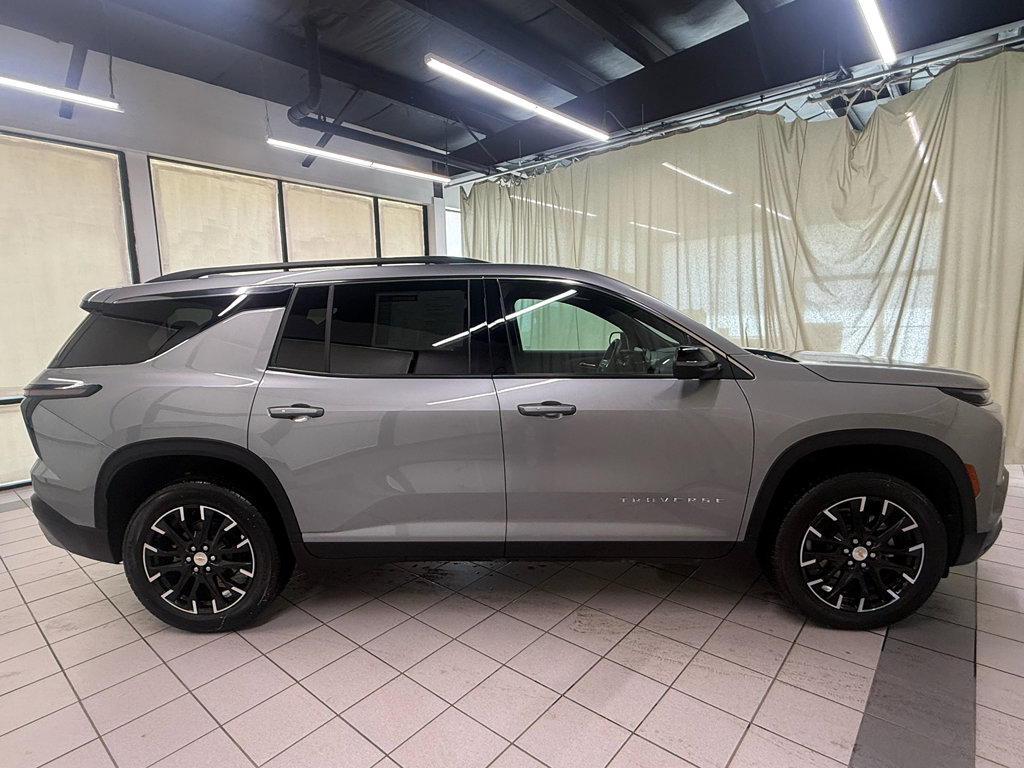 Certified 2025 Chevrolet Traverse LT w/ Sun and Wheel Package image 3