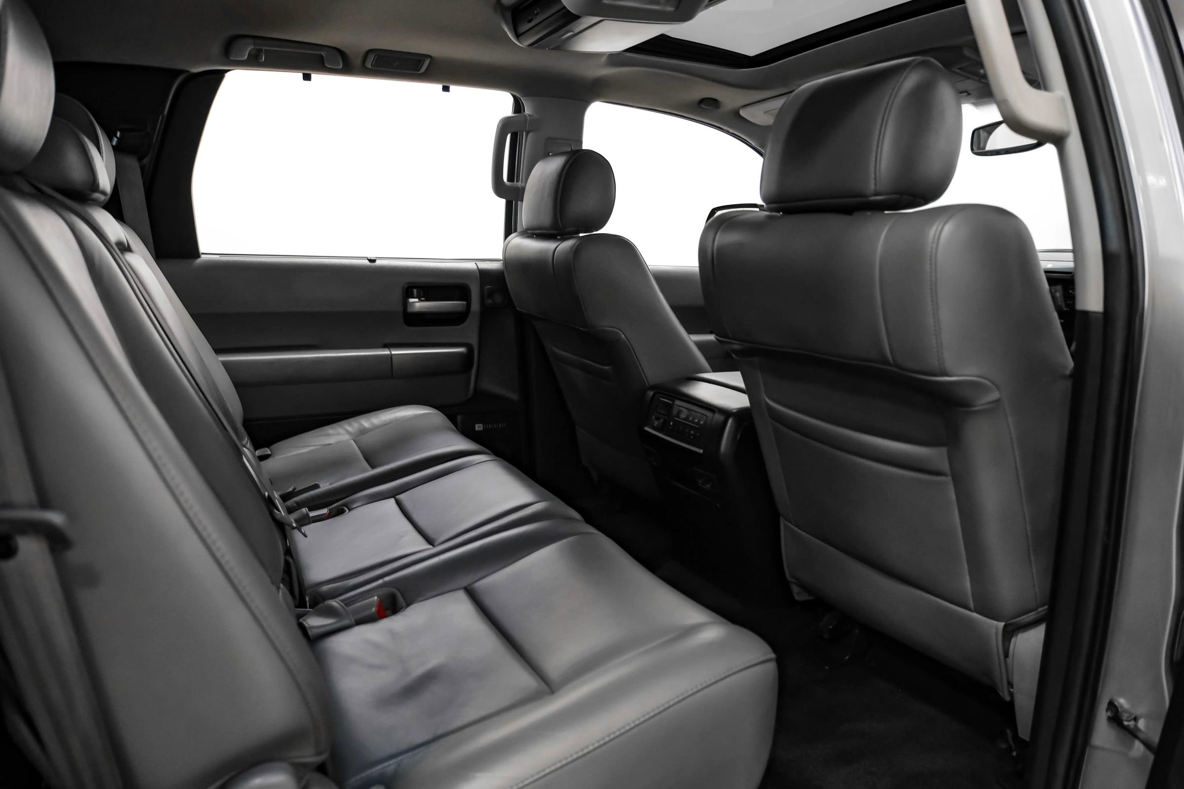 Used 2013 Toyota Sequoia Limited RWD image 31
