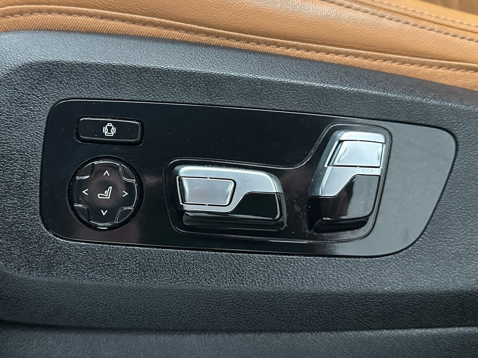 Used 2024 BMW X5 xDrive40i w/ Executive Package image 12