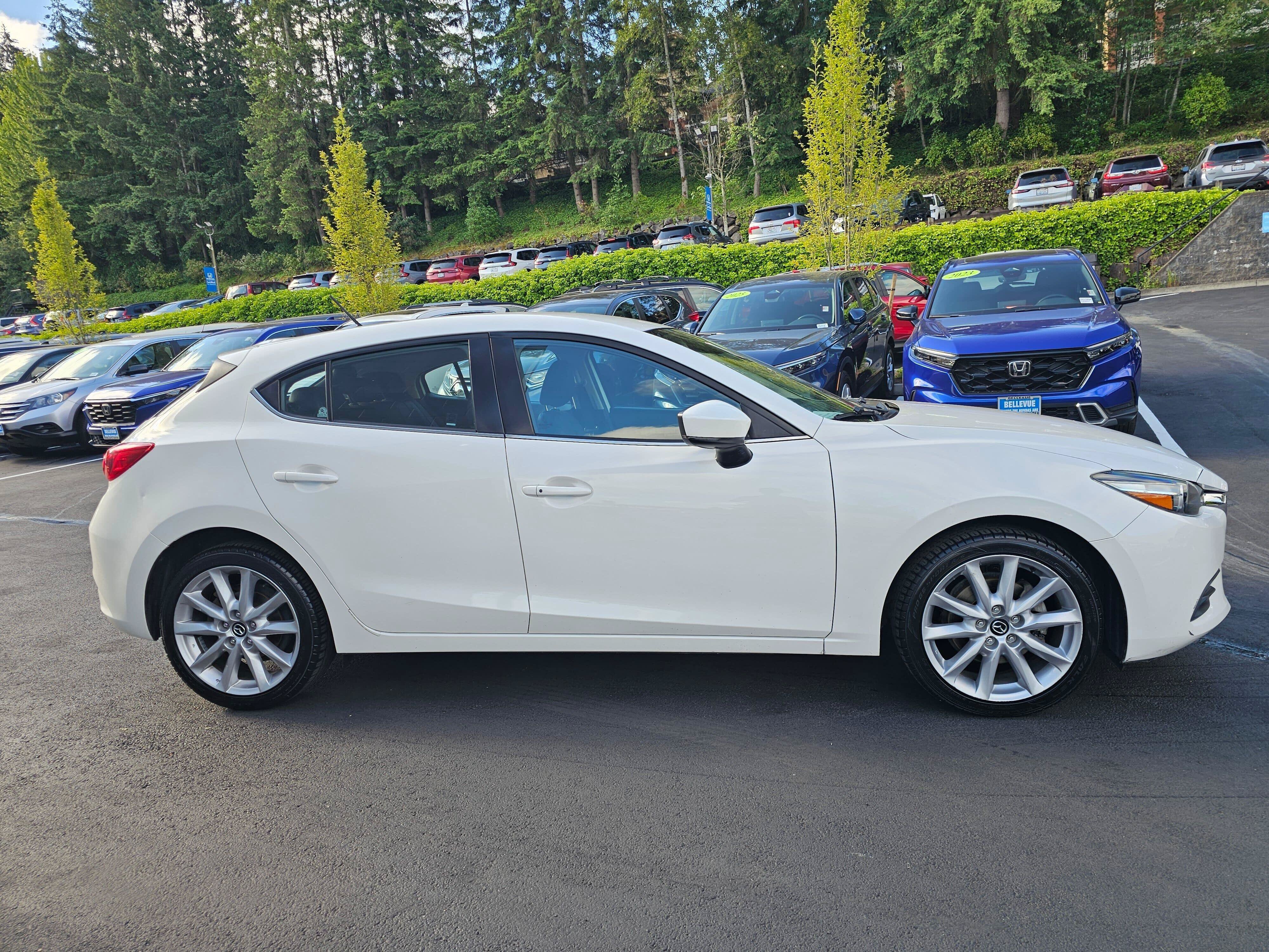 Used 2017 MAZDA MAZDA3 Touring FWD image 8
