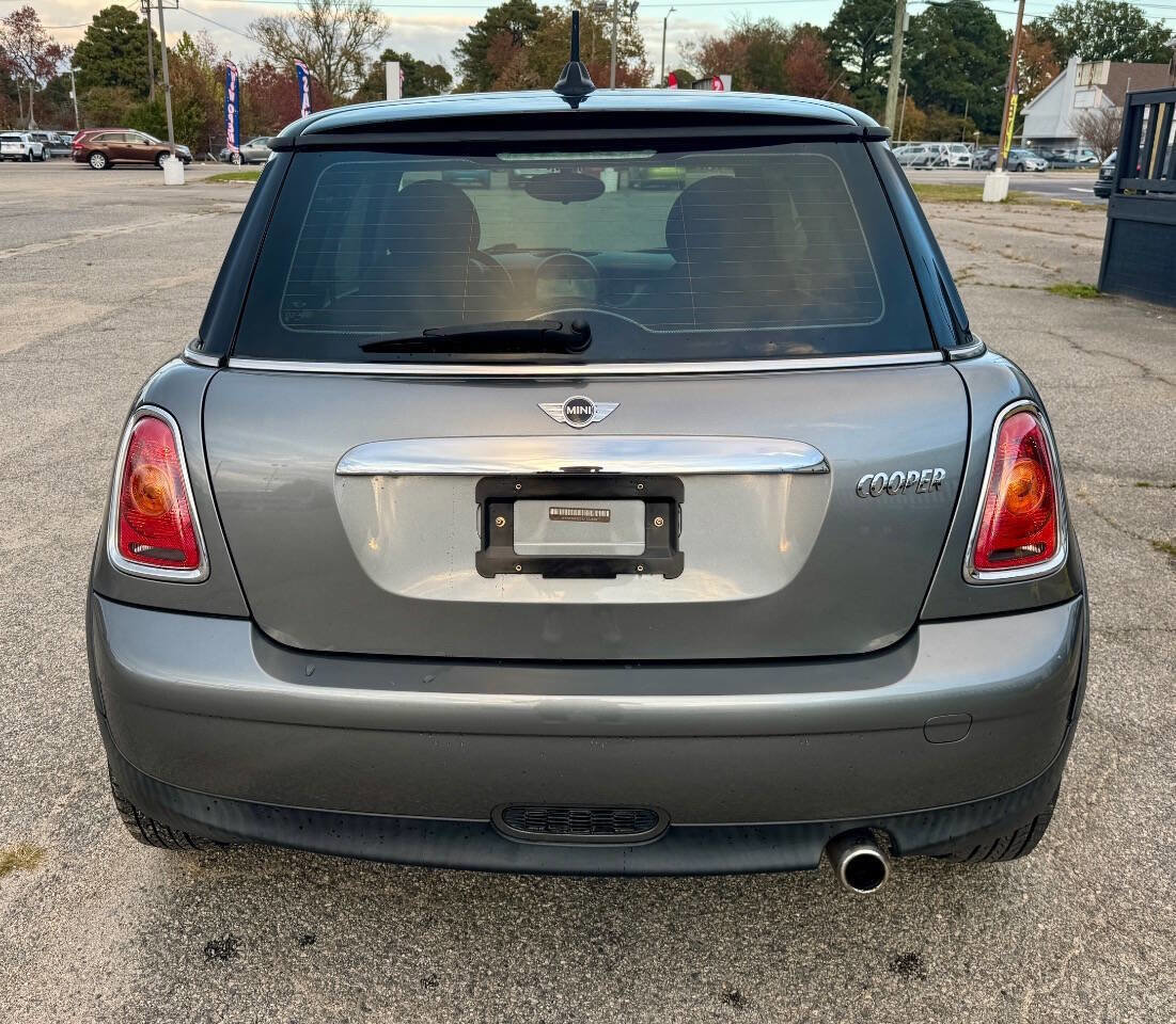 Used 2010 MINI Cooper Hardtop image 7