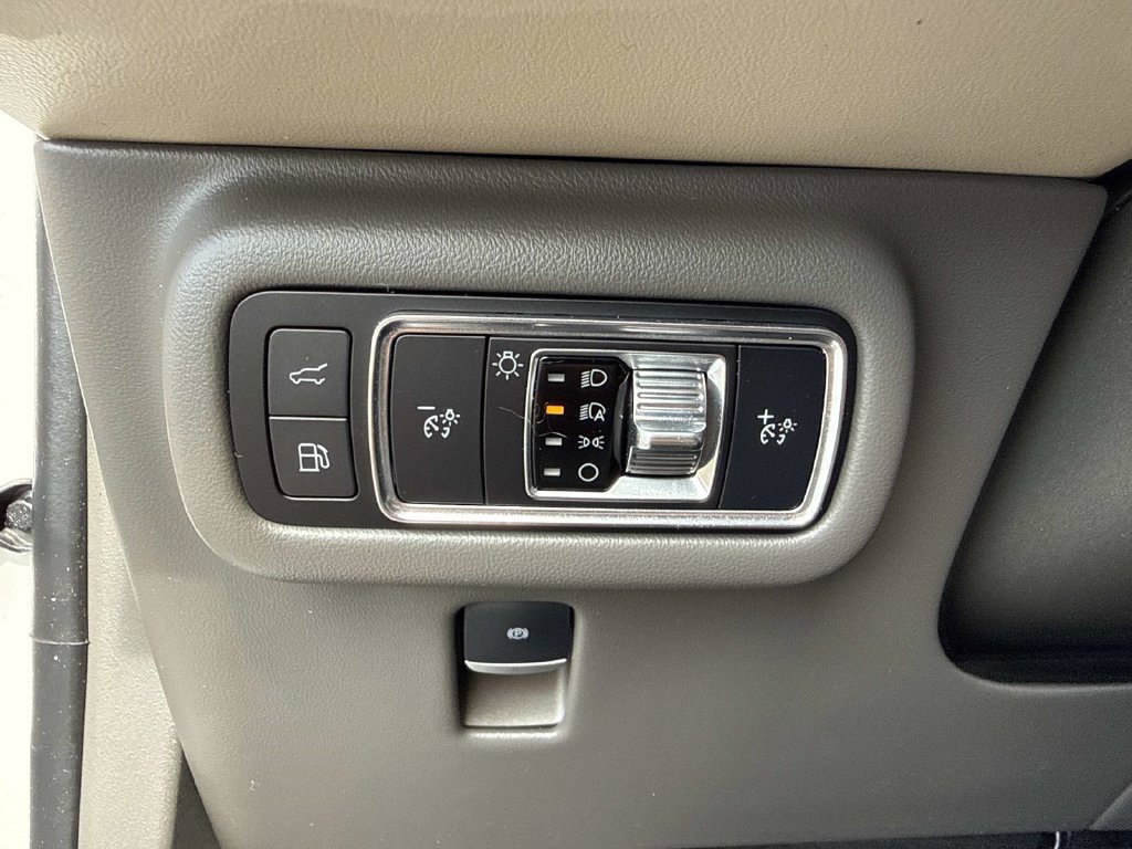 Used 2025 Lincoln Nautilus Premier AWD/4WD image 32