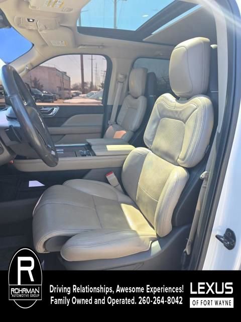 Used 2022 Lincoln Navigator L Reserve AWD/4WD image 9