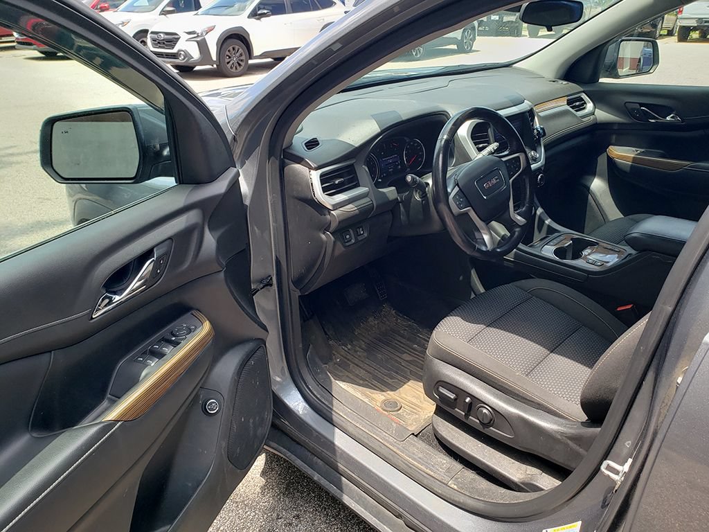 Used 2020 GMC Acadia SLE w/ Driver Convenience Package FWD image 6