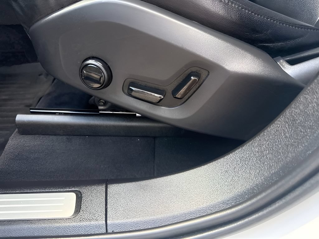 Used 2019 Volvo XC60 T6 Momentum w/ Premium Package AWD/4WD image 10