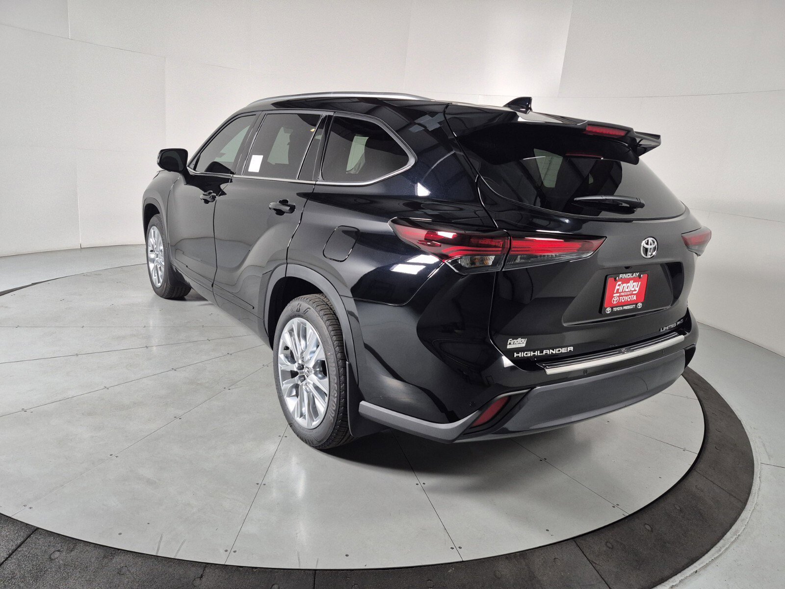 New 2026 Toyota Highlander Limited image 3