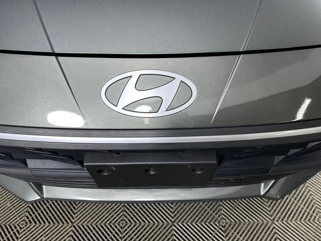 Used 2025 Hyundai Elantra SE w/ Cargo Package FWD image 9