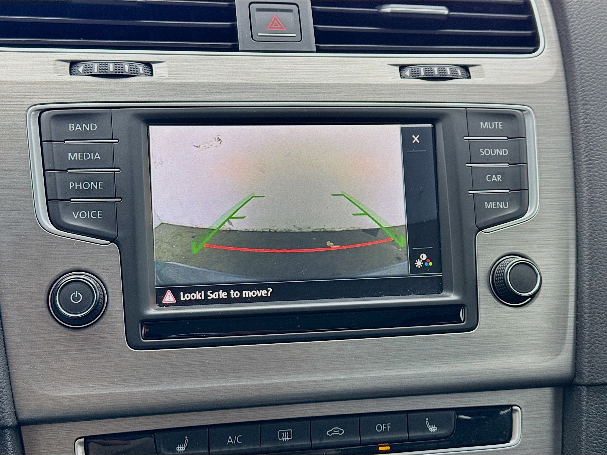 Used 2016 Volkswagen Golf Limited Edition image 10