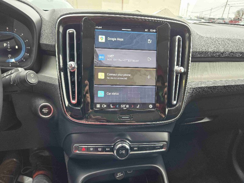 Used 2023 Volvo XC40 B5 Plus image 16