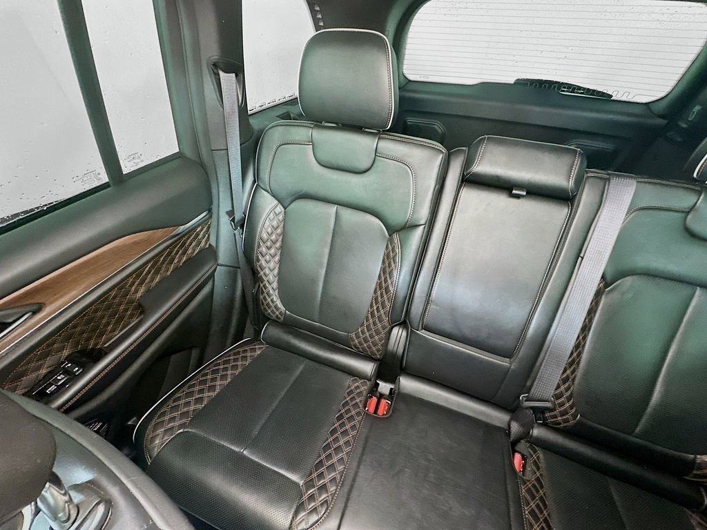 Used 2022 Jeep Grand Cherokee Summit AWD/4WD image 12