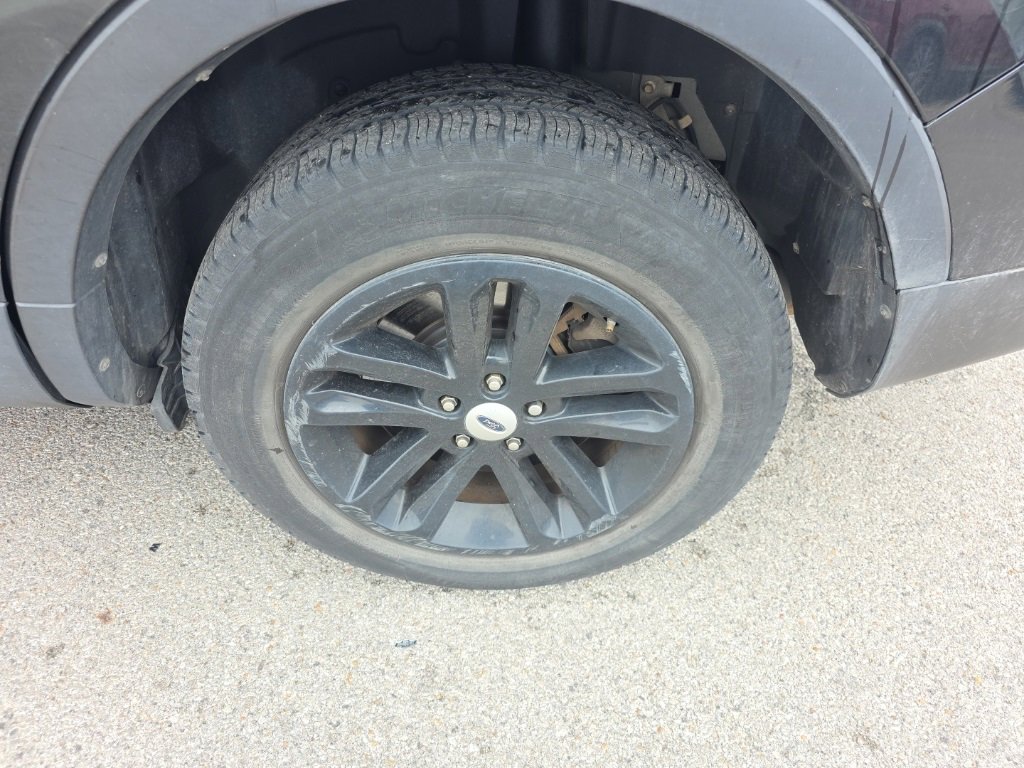 Used 2015 Ford Explorer XLT image 10