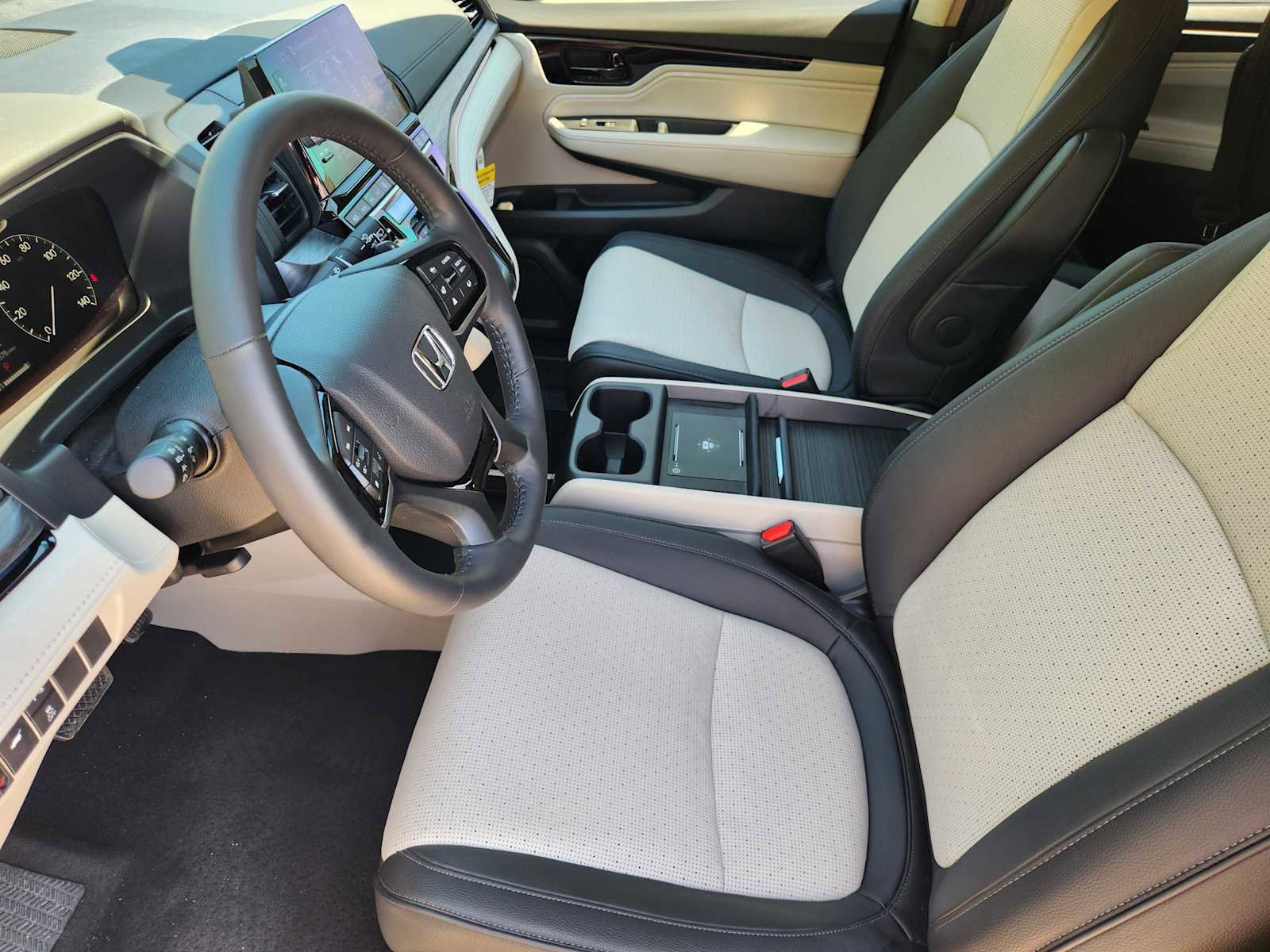 Used 2026 Honda Odyssey Elite image 13