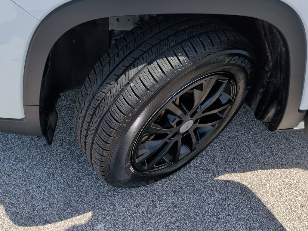 Used 2020 Jeep Cherokee Latitude Plus FWD image 44