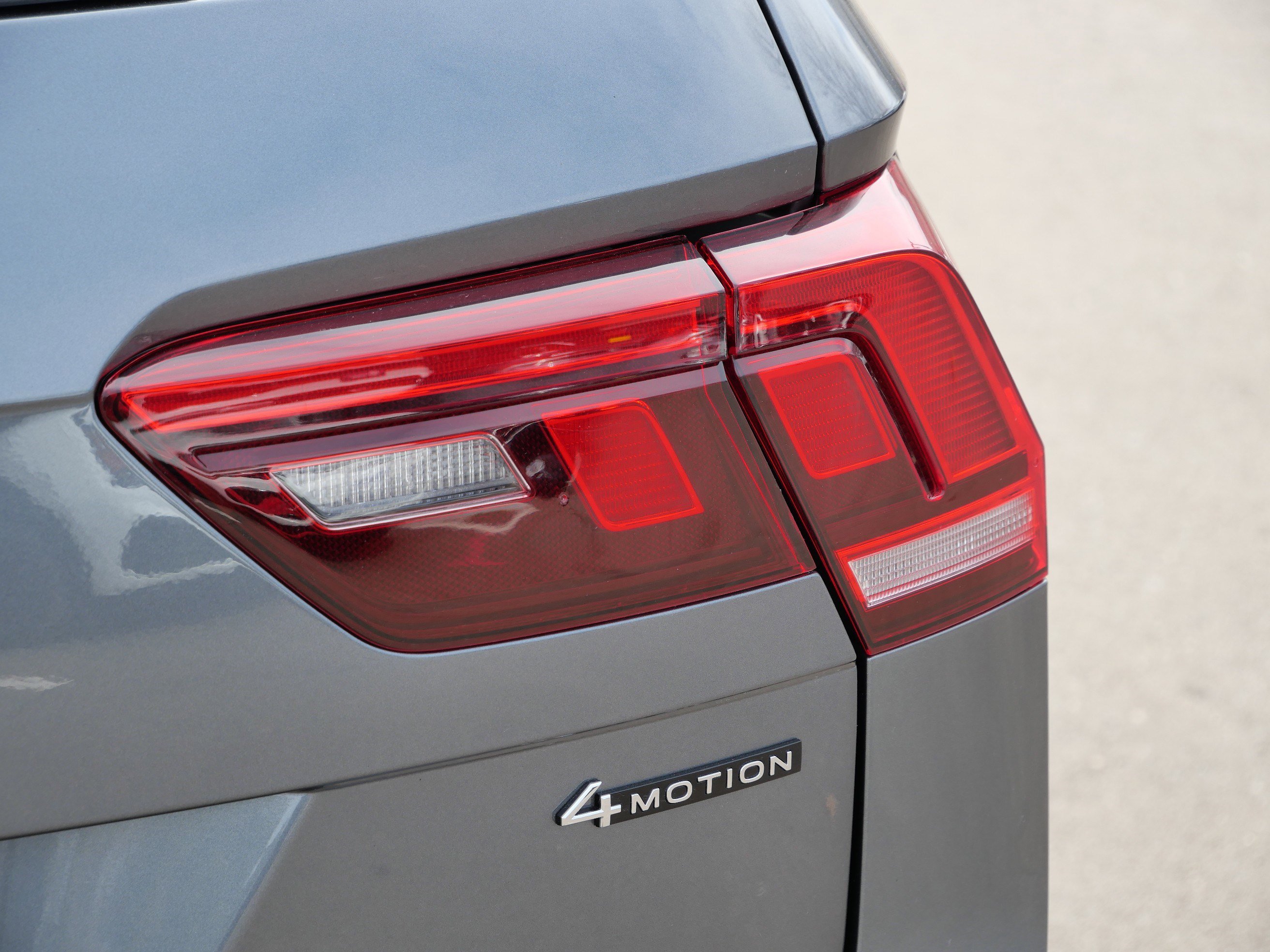 Certified 2024 Volkswagen Tiguan SE R-Line image 17