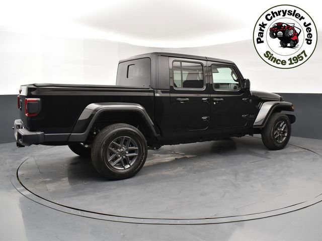 Used 2024 Jeep Gladiator Sport image 6