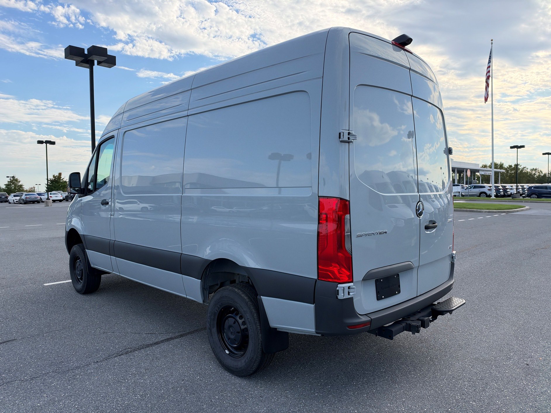 Used 2025 Mercedes-Benz Sprinter 2500 image 6