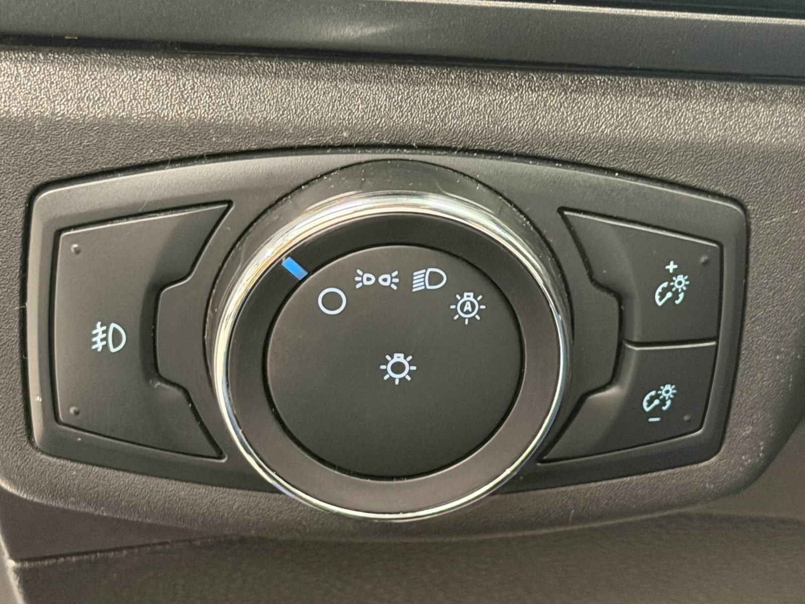 Used 2014 Ford Fusion SE FWD image 24