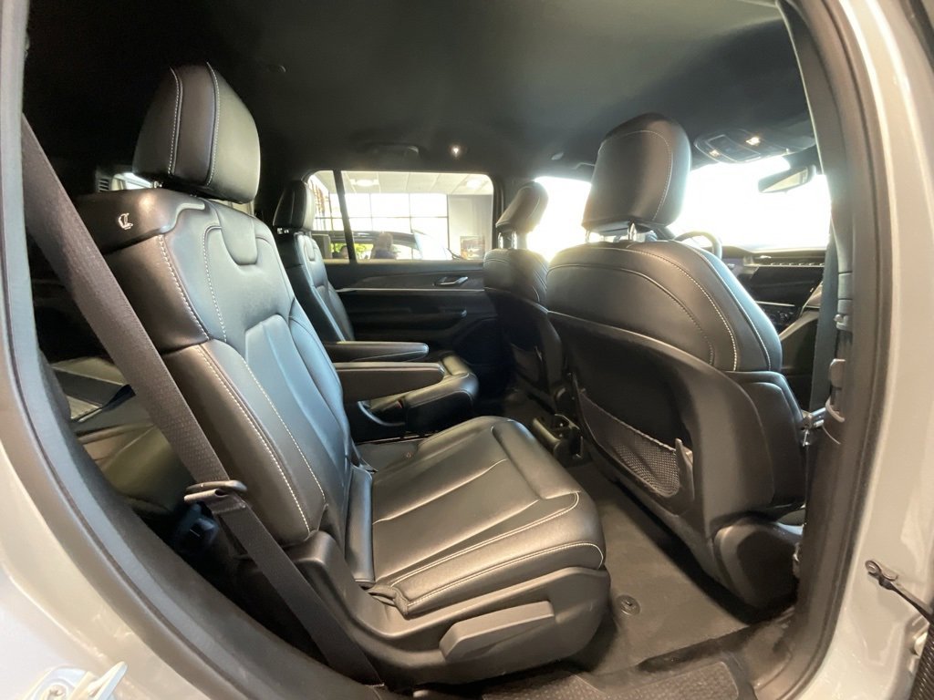 Used 2024 Jeep Grand Cherokee L Limited image 20