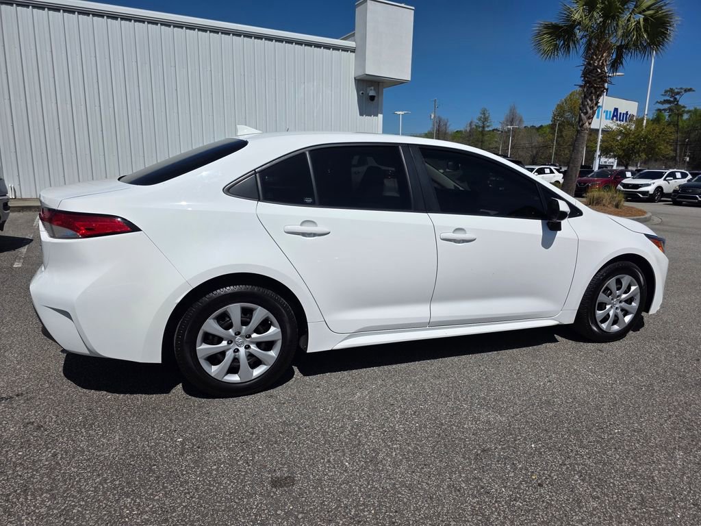 Used 2023 Toyota Corolla LE FWD image 3