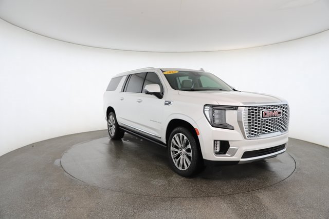 Used 2023 GMC Yukon XL Denali image 27