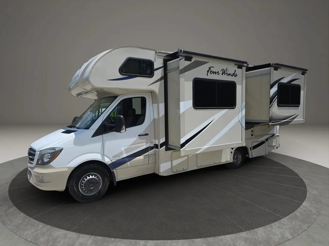 Used 2016 Mercedes-Benz Sprinter 3500 image 1