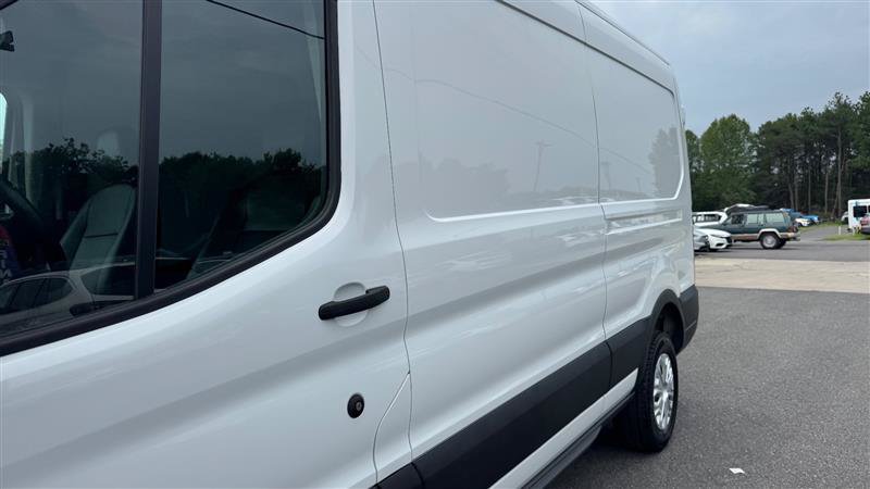 Used 2023 Ford E-Transit Medium Roof RWD image 13