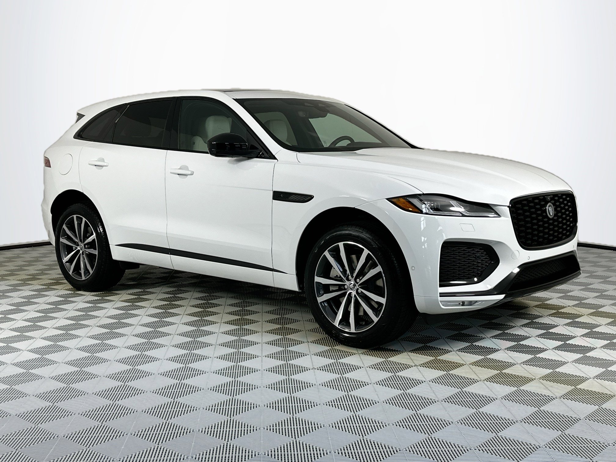 Used 2026 Jaguar F-PACE R-Dynamic S image 3