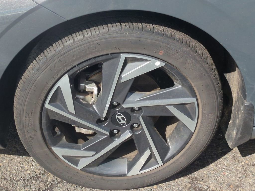 Certified 2025 Hyundai Elantra Sport FWD image 9
