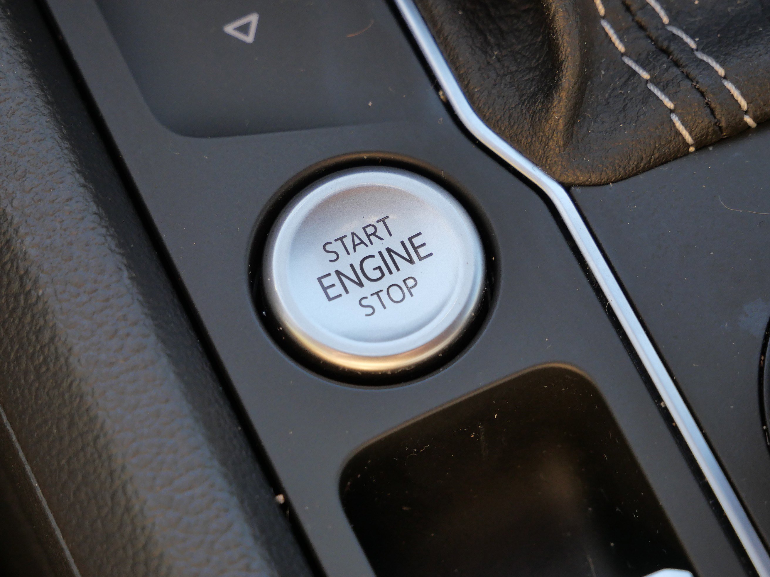 Certified 2022 Volkswagen Atlas Cross Sport SE image 27