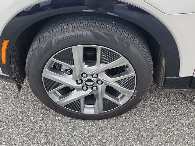 Certified 2025 Cadillac Optiq Luxury 2 w/ LPO, Floor Liner Package image 8