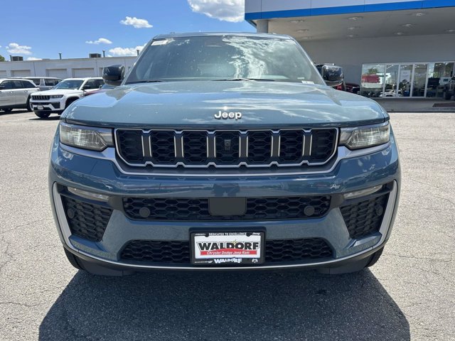 New 2026 Jeep Grand Cherokee L Limited w/ Luxury Tech Group II AWD/4WD image 2
