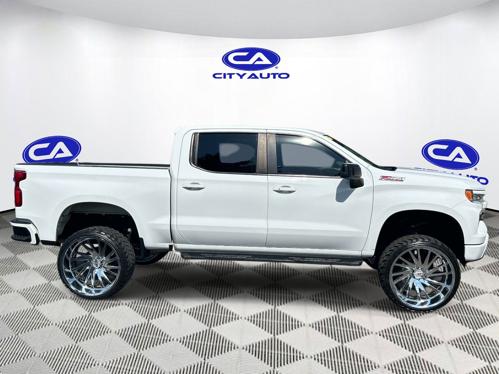 Used 2023 Chevrolet Silverado 1500 RST w/ Z71 Off-Road Package AWD/4WD image 2