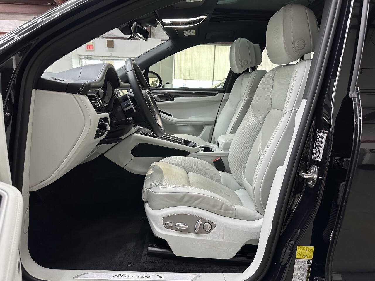 Used 2024 Porsche Macan S AWD/4WD image 11