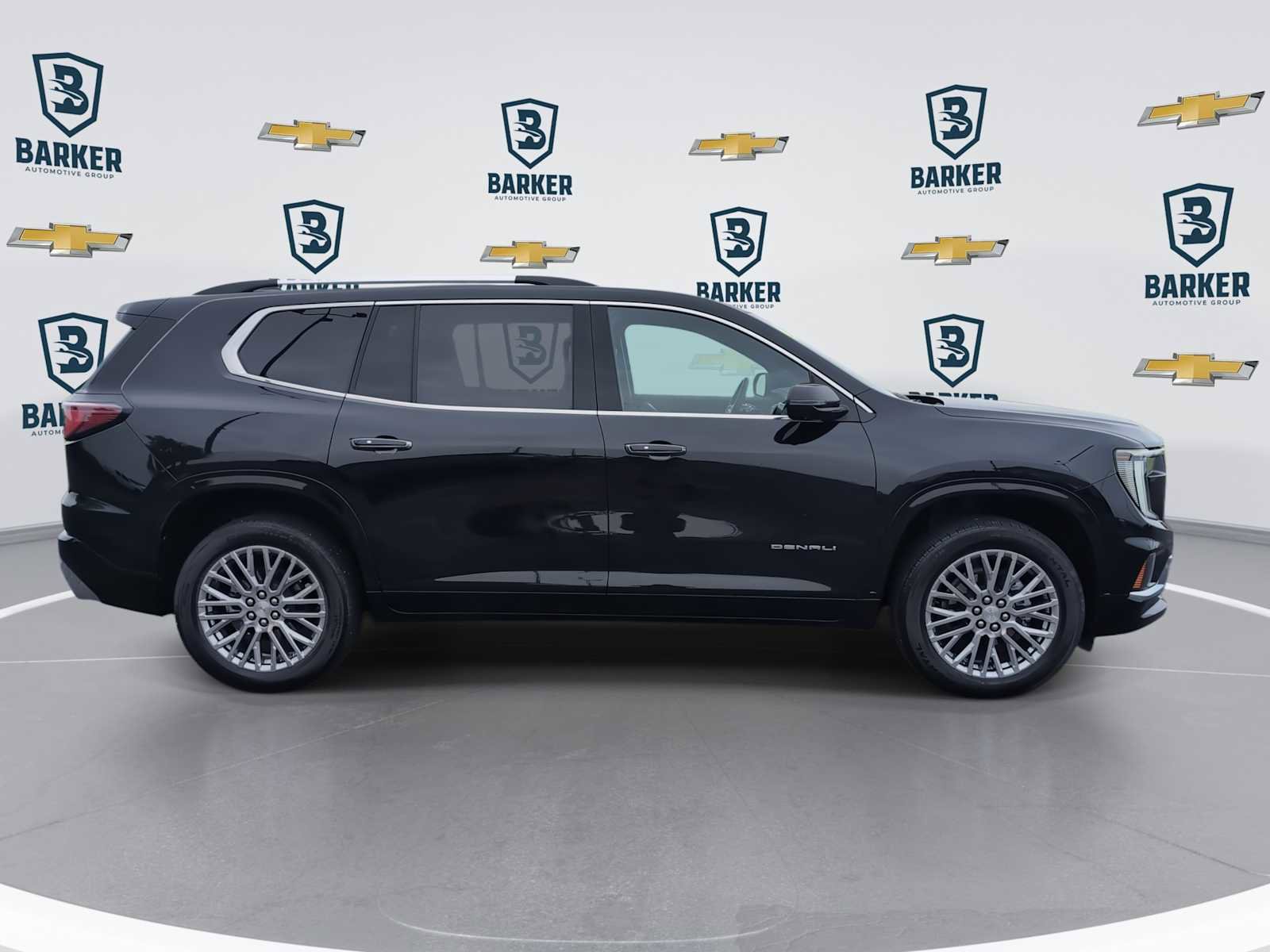 Used 2024 GMC Acadia Denali AWD/4WD image 9