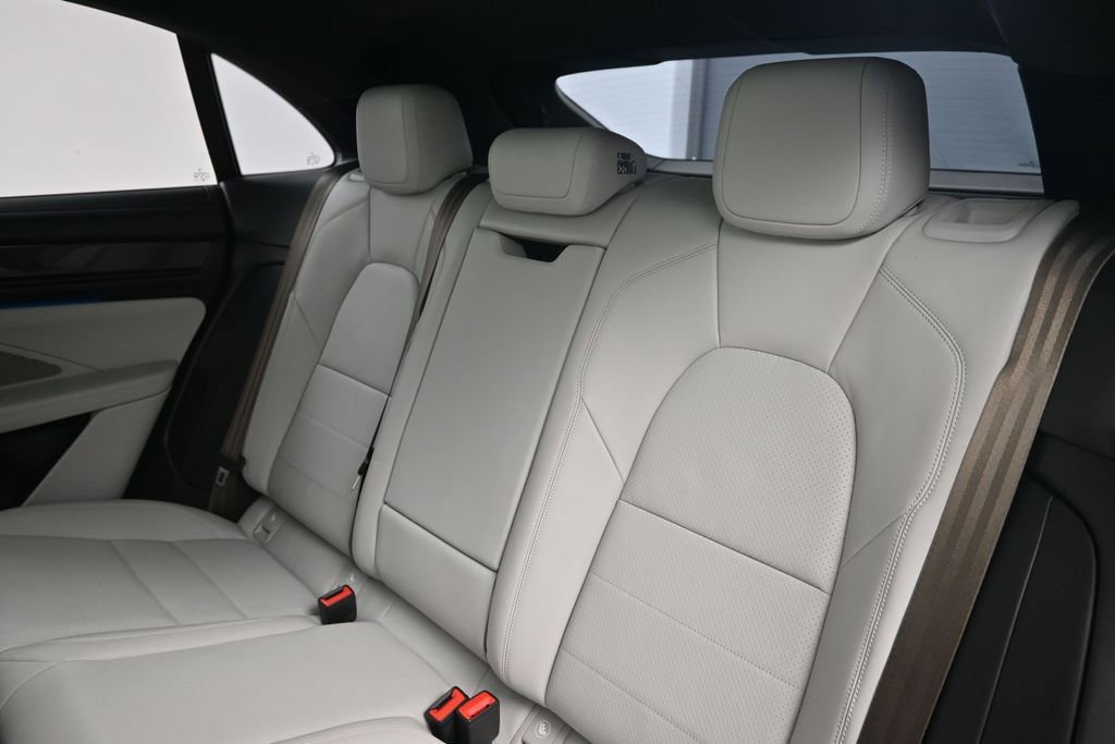 Certified 2024 Porsche Macan Turbo Electric AWD/4WD image 6