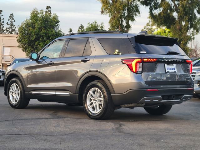 Used 2025 Ford Explorer Active w/ Active Comfort Package image 2
