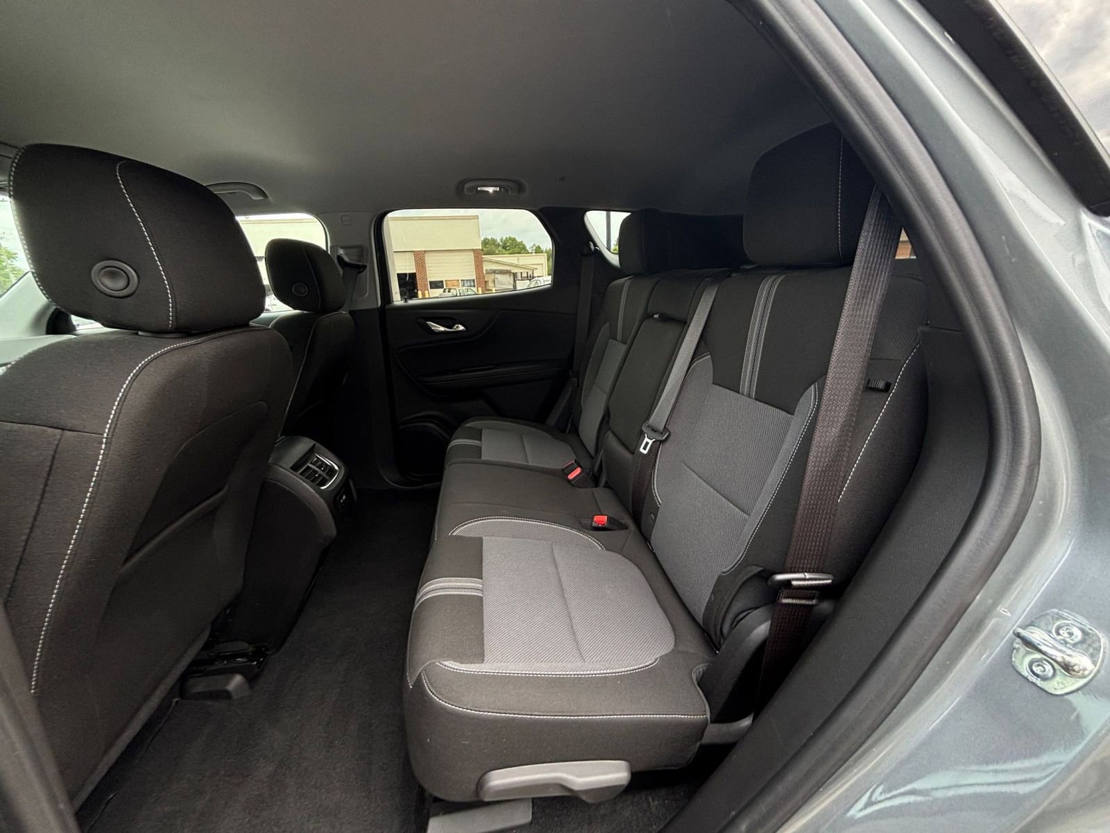 Used 2025 Chevrolet Blazer LT FWD image 32
